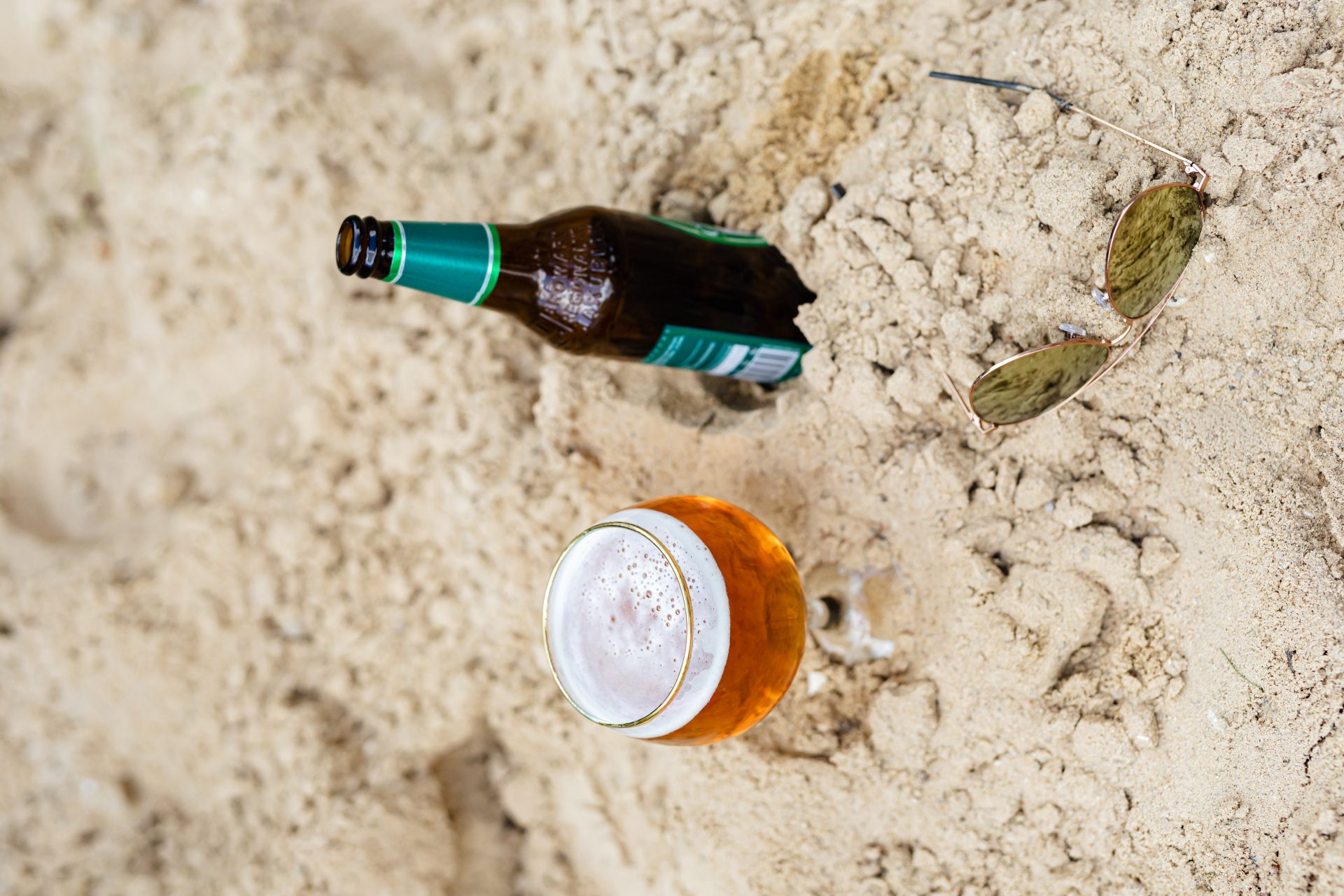 bier koel houden op het strand